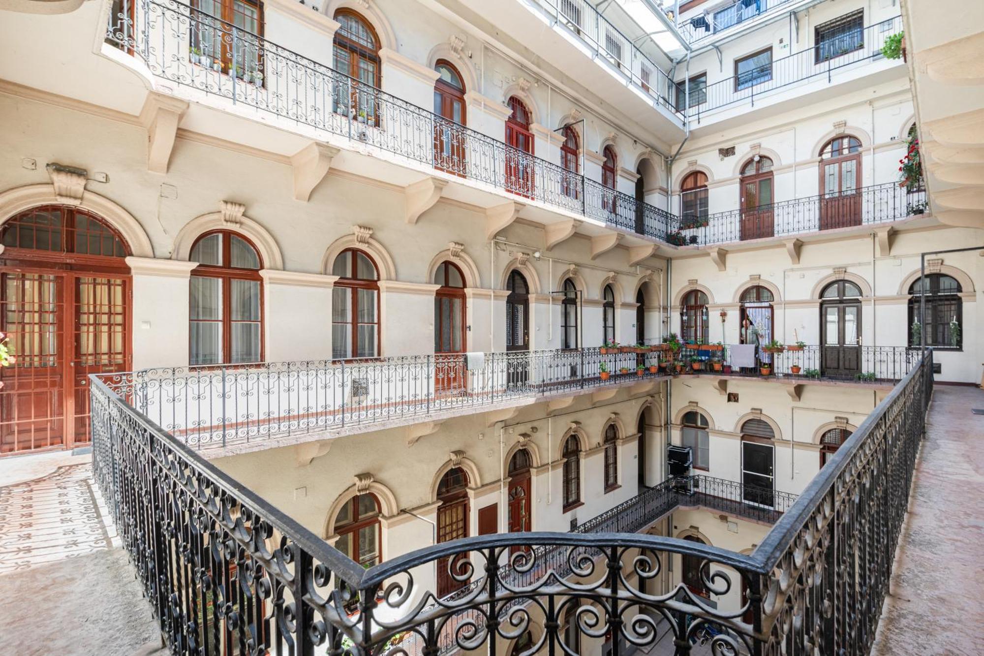 Cosmopolitan Studio - Chic Getaway In A Fancy Neighbourhood Budapeszt Zewnętrze zdjęcie